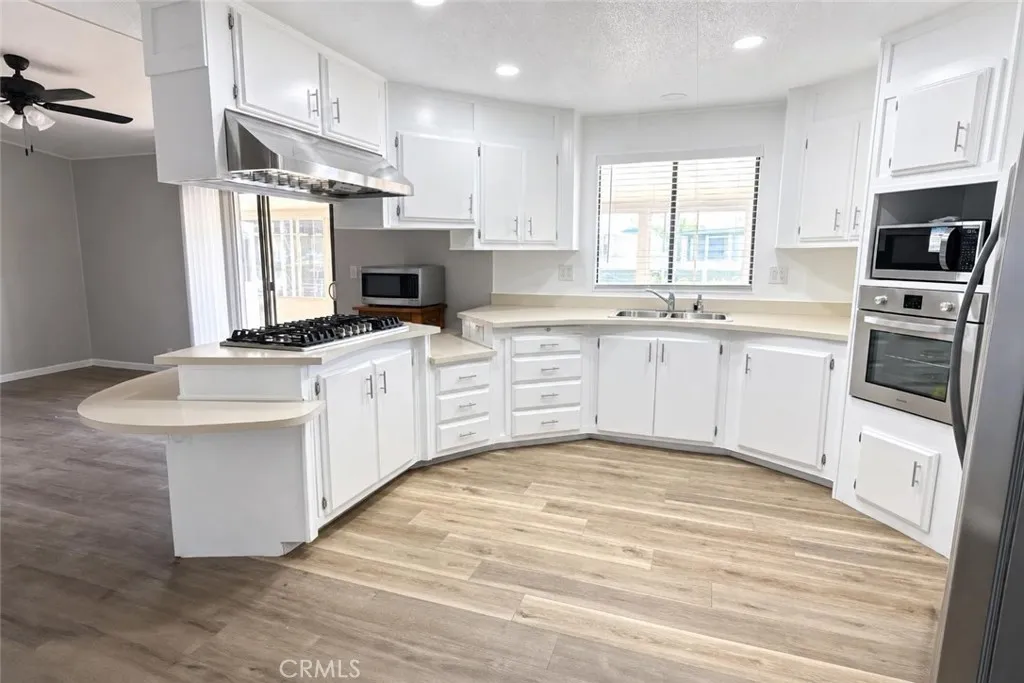 Kitchen NEW appliances included