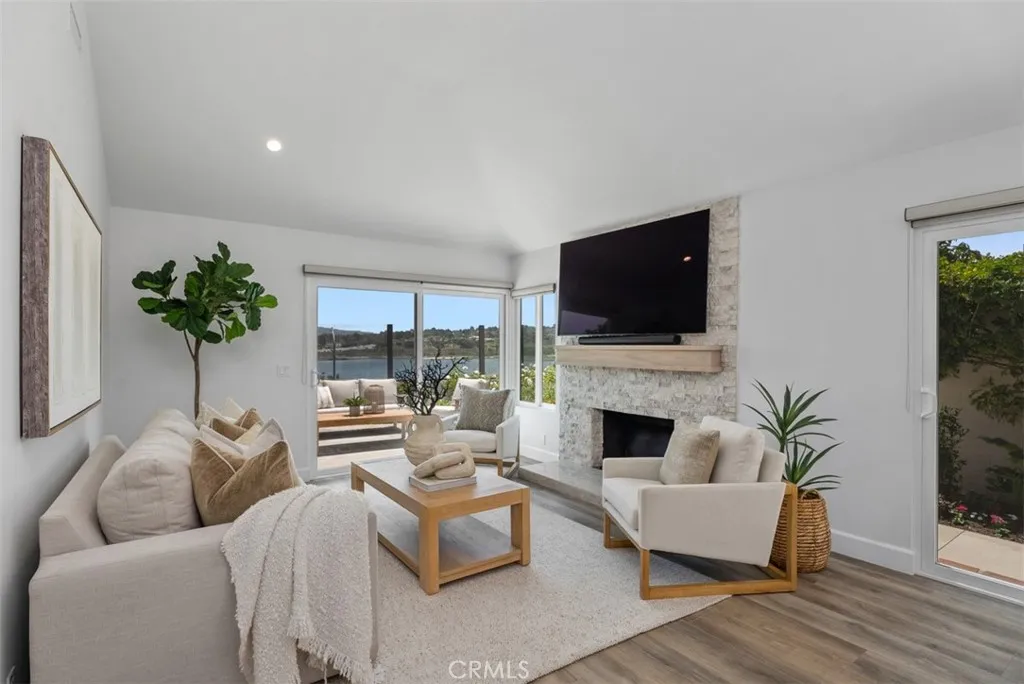 Without virtual fire in fireplace