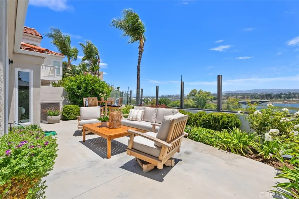 Outside patio with lots of seating area
