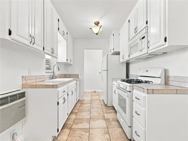 1156 W Avenue J7, Lancaster, California 93534