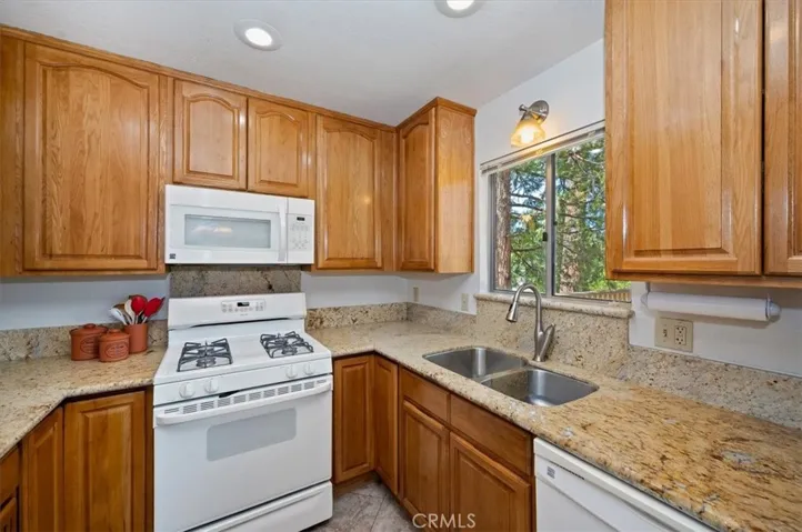 750 Grass Valley, Lake Arrowhead, California 92352