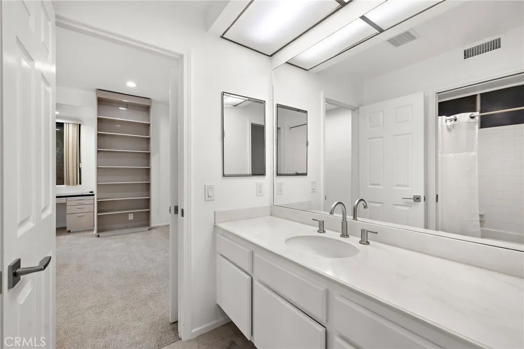 Jack n Jill bathroom for bedrooms 2 and 3