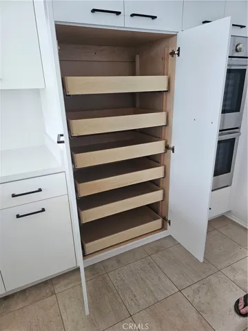 Kitchen pantry
