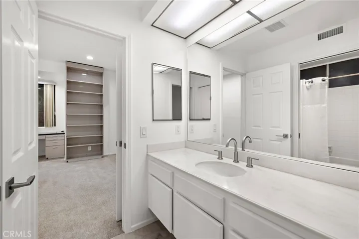 Jack n Jill bathroom for bedrooms 2 and 3