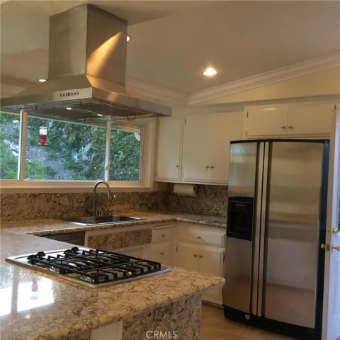 27143 Pembina Road, Rancho Palos Verdes, California 90275