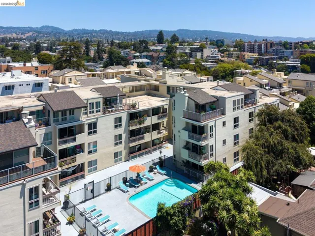 77 Fairmount Avenue 302, Oakland, California 94611