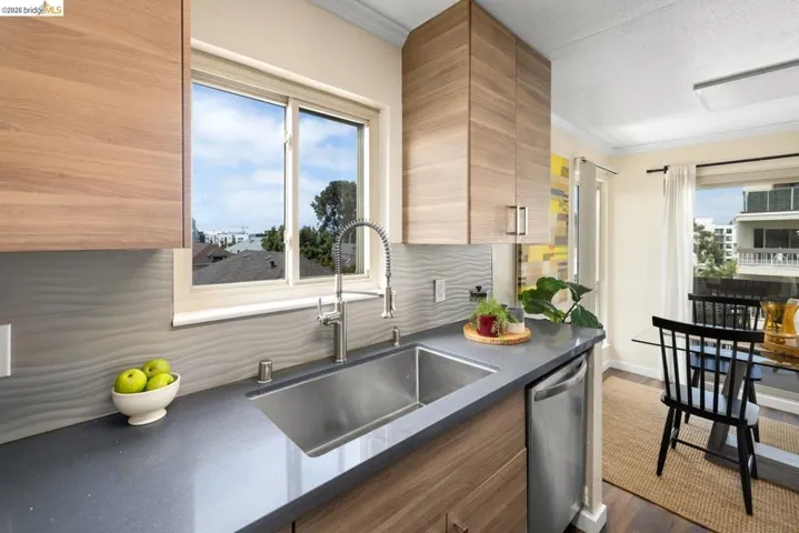 77 Fairmount Avenue 302, Oakland, California 94611
