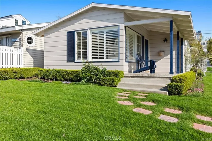 600 Poinsettia Avenue, Corona Del Mar, California 92625
