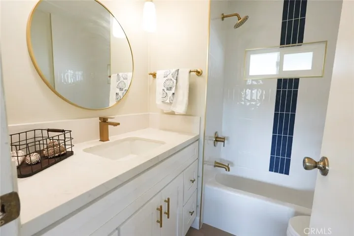 Updated full bathroom