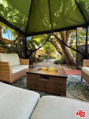 7718 Independence Avenue, Los Angeles, California 91304