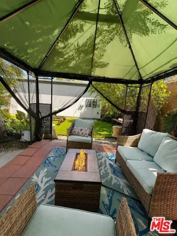 7718 Independence Avenue, Los Angeles, California 91304