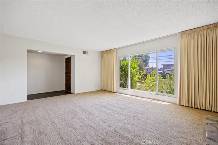 9435 Haskell, North Hills, California 91343