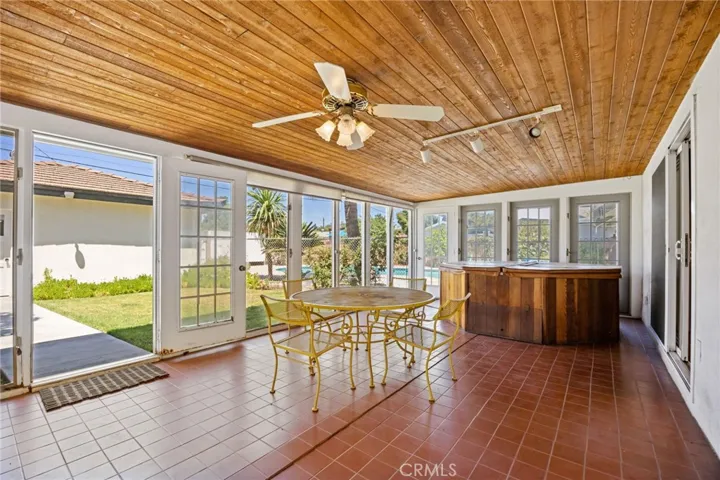 9435 Haskell, North Hills, California 91343