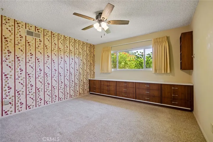 9435 Haskell, North Hills, California 91343