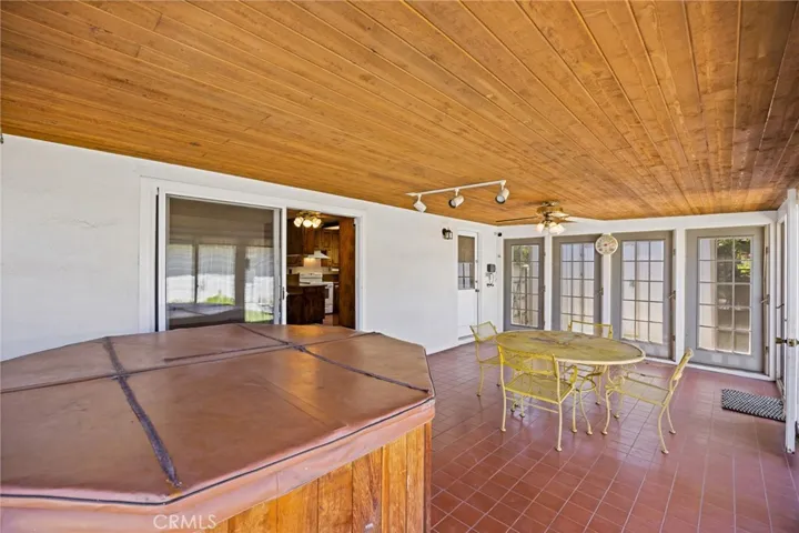 9435 Haskell, North Hills, California 91343