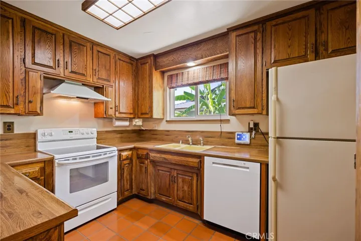 9435 Haskell, North Hills, California 91343