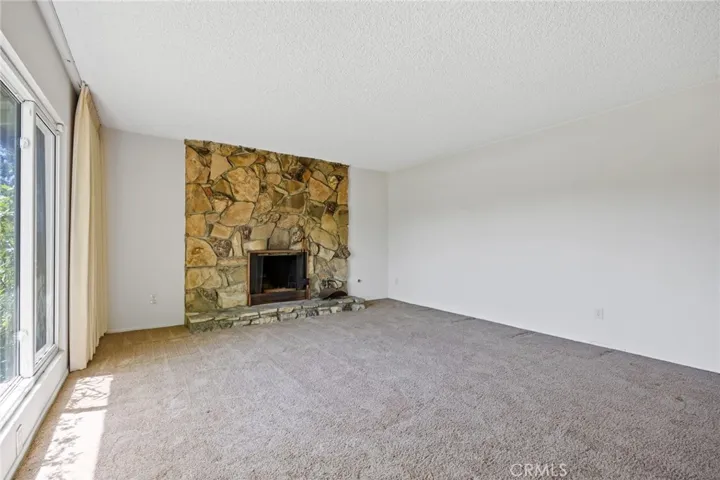 9435 Haskell, North Hills, California 91343