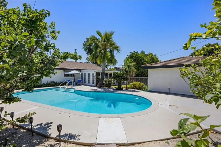 9435 Haskell, North Hills, California 91343