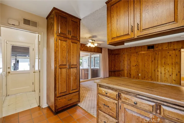 9435 Haskell, North Hills, California 91343