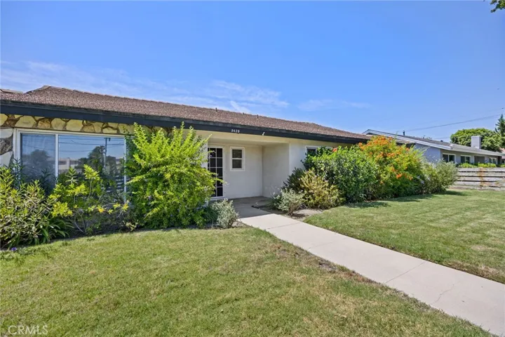 9435 Haskell, North Hills, California 91343