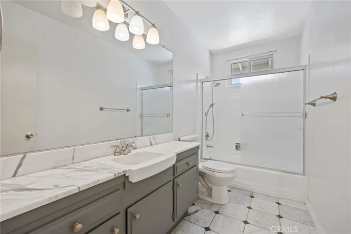 9435 Haskell, North Hills, California 91343