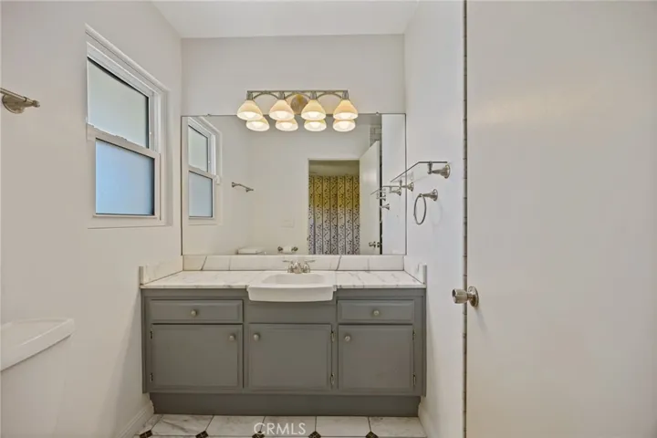 9435 Haskell, North Hills, California 91343