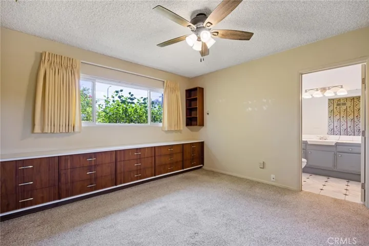 9435 Haskell, North Hills, California 91343