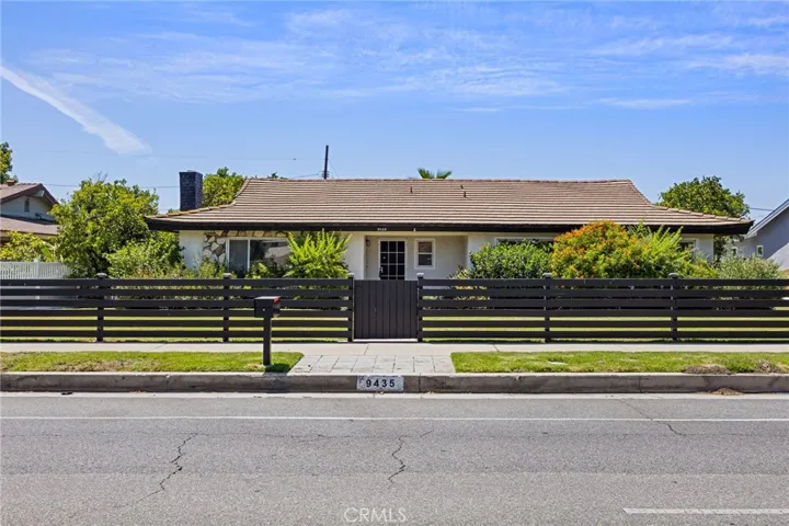 9435 Haskell, North Hills, California 91343