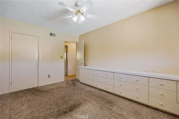 9435 Haskell, North Hills, California 91343