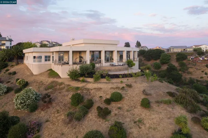 13367 Campus Dr, Oakland, California 94619