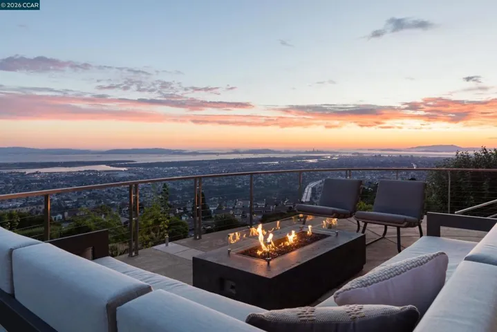 13367 Campus Dr, Oakland, California 94619