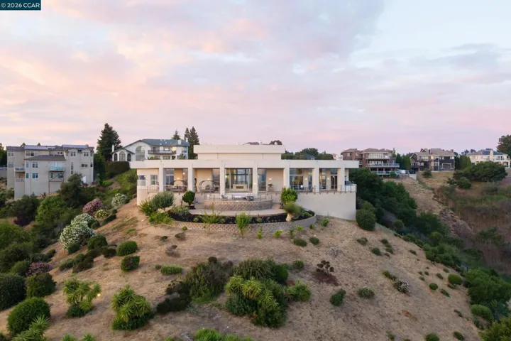 13367 Campus Dr, Oakland, California 94619