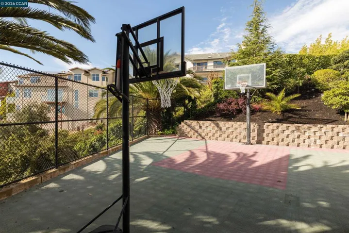 13367 Campus Dr, Oakland, California 94619