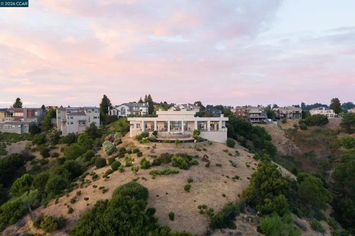 13367 Campus Dr, Oakland, California 94619