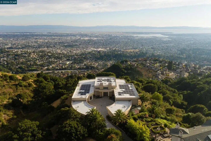 13367 Campus Dr, Oakland, California 94619