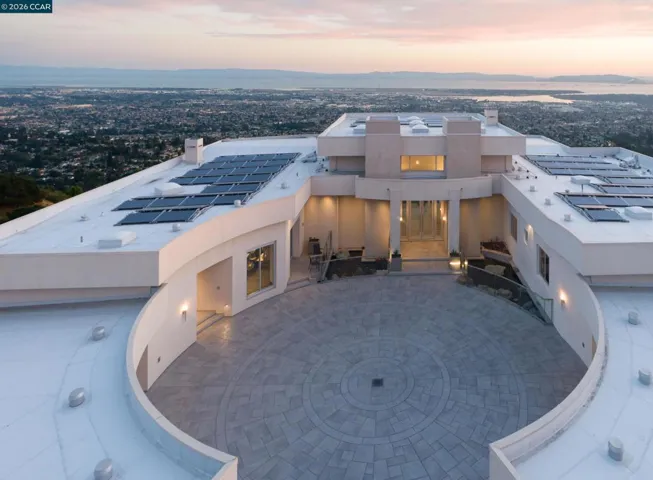 13367 Campus Dr, Oakland, California 94619