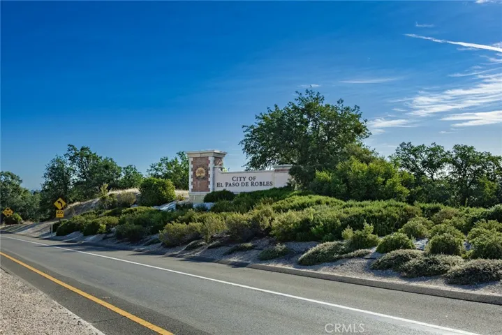 Entrance to the city of Paso Robles