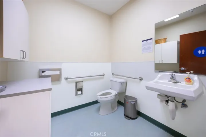 Typical restroom for Ste B