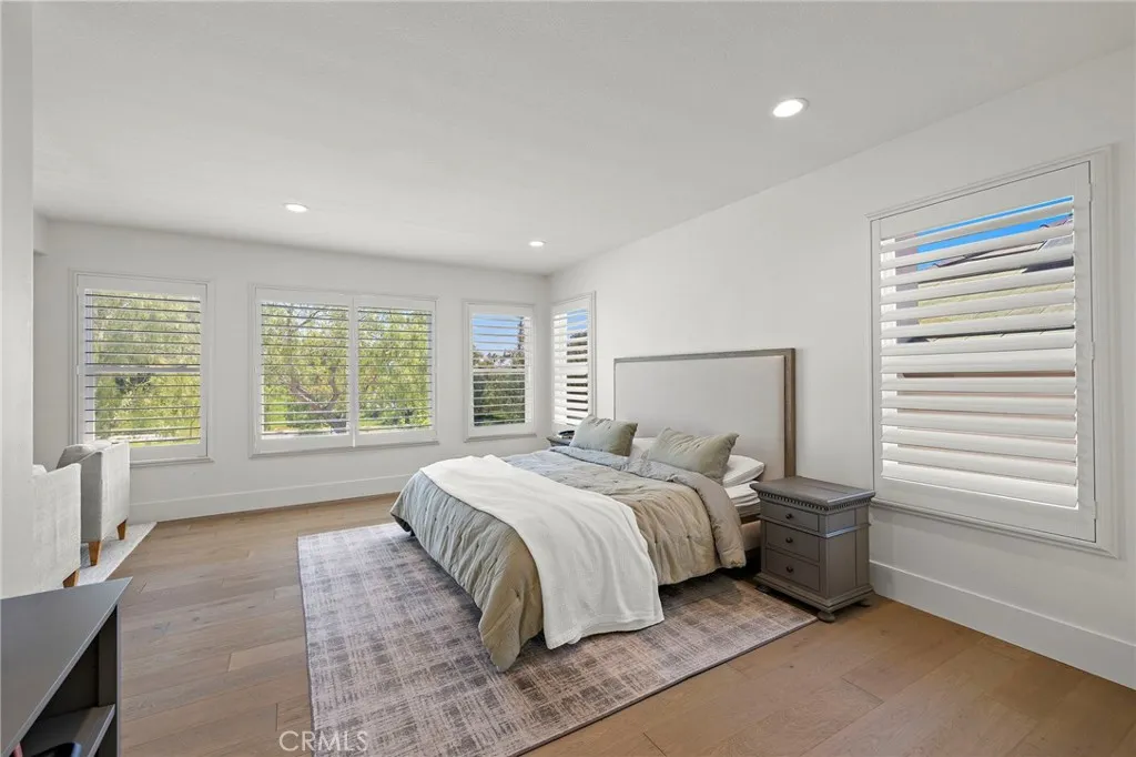 primary bedroom with retreat