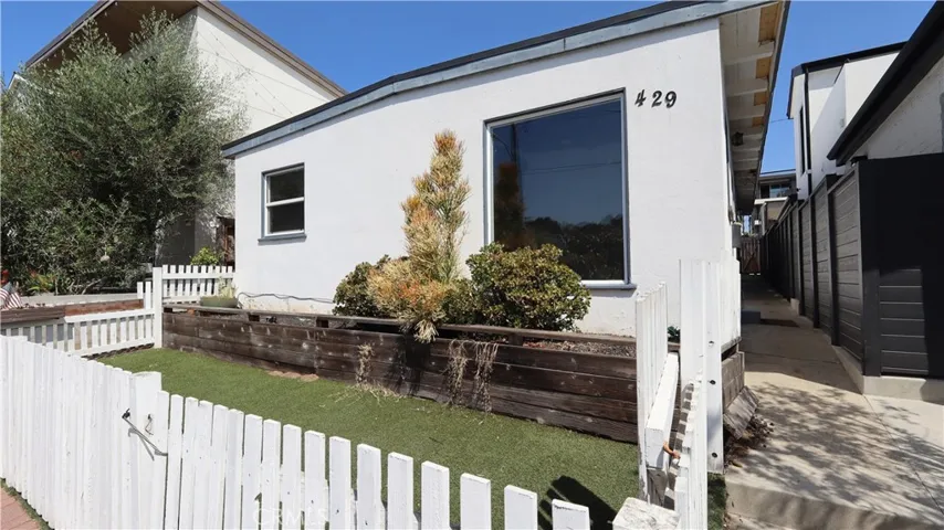 429 28th St., Hermosa Beach, California 90254