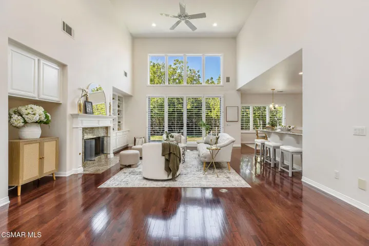 Entry/ Foyer