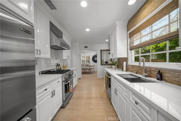 6951 Chisholm, Van Nuys, California 91406