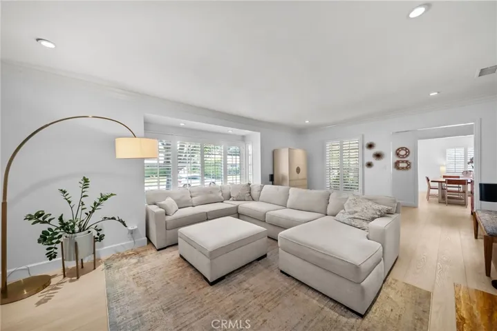 6951 Chisholm, Van Nuys, California 91406