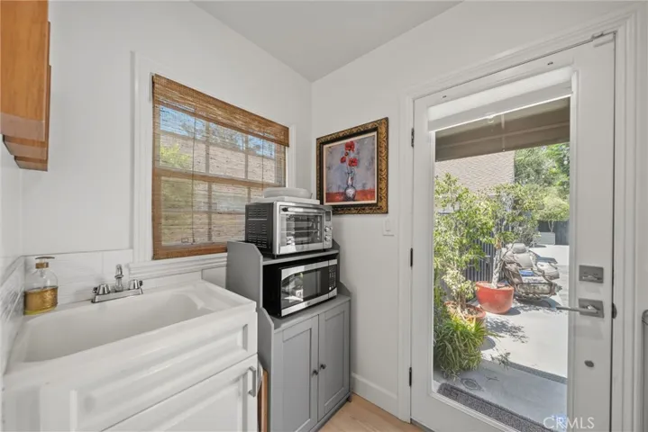 6951 Chisholm, Van Nuys, California 91406
