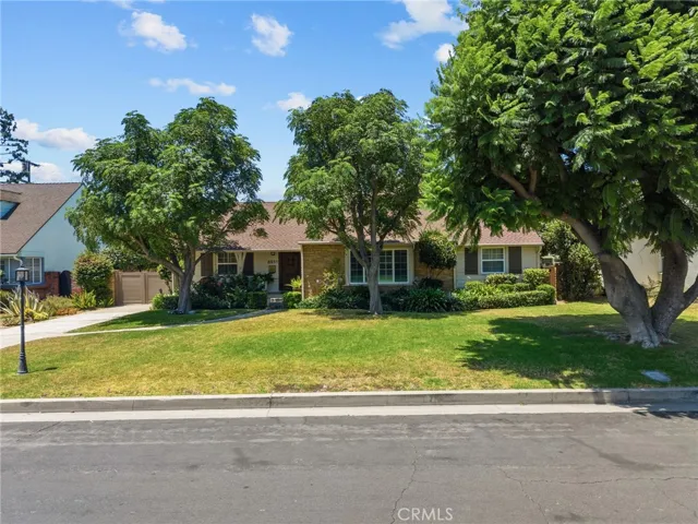 6951 Chisholm, Van Nuys, California 91406