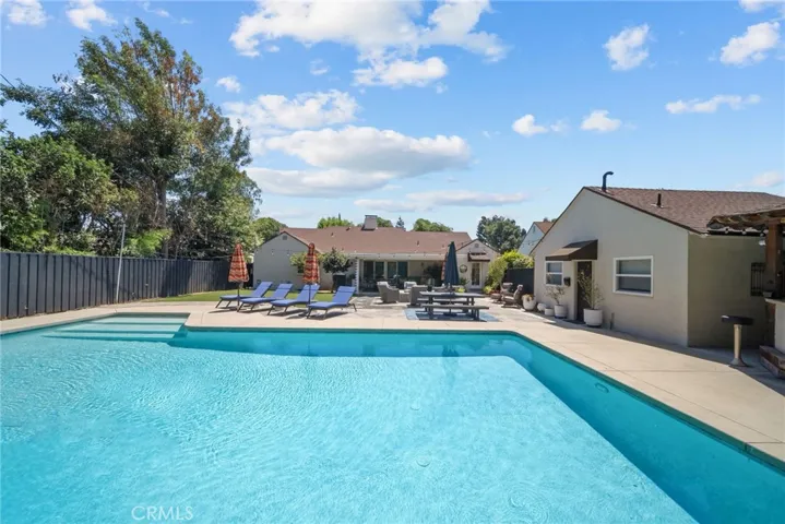 6951 Chisholm, Van Nuys, California 91406