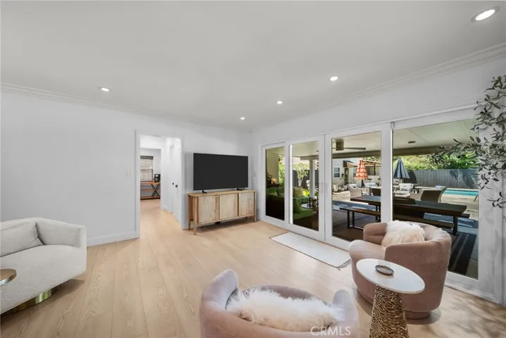 6951 Chisholm, Van Nuys, California 91406