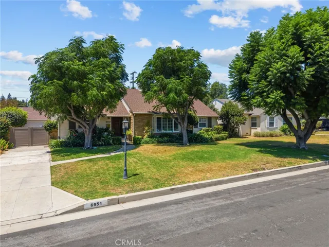6951 Chisholm, Van Nuys, California 91406