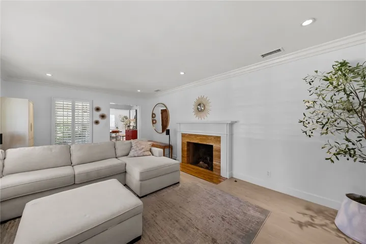 6951 Chisholm, Van Nuys, California 91406