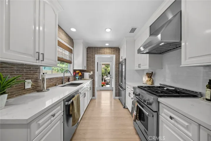 6951 Chisholm, Van Nuys, California 91406